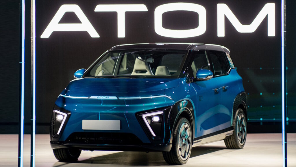 Новый российский электромобиль Атом от АО «Кама» во время презентации (май 2023 года)
